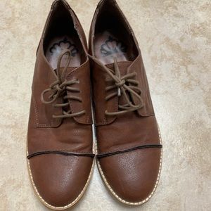 Womens brown Oxfords